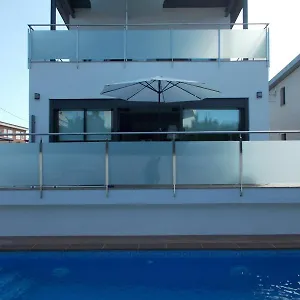 Villa Moderna Con Piscina Individual, Cambrils